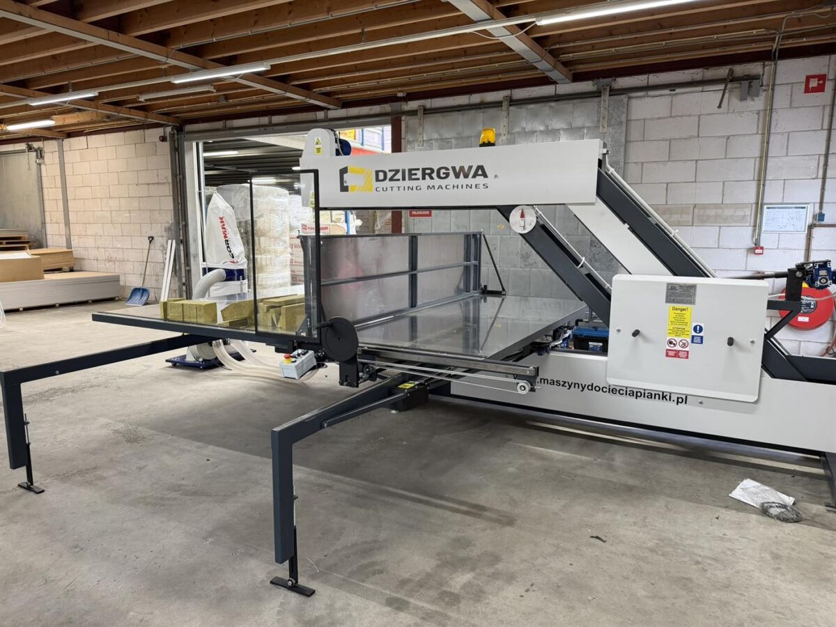 PS cutting machine with driven wire